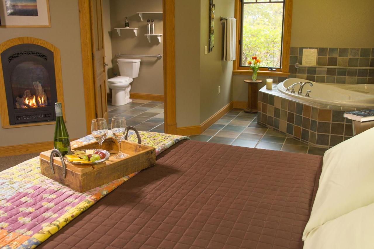 Pinehurst Inn Bed & Breakfast Bayfield Exteriör bild