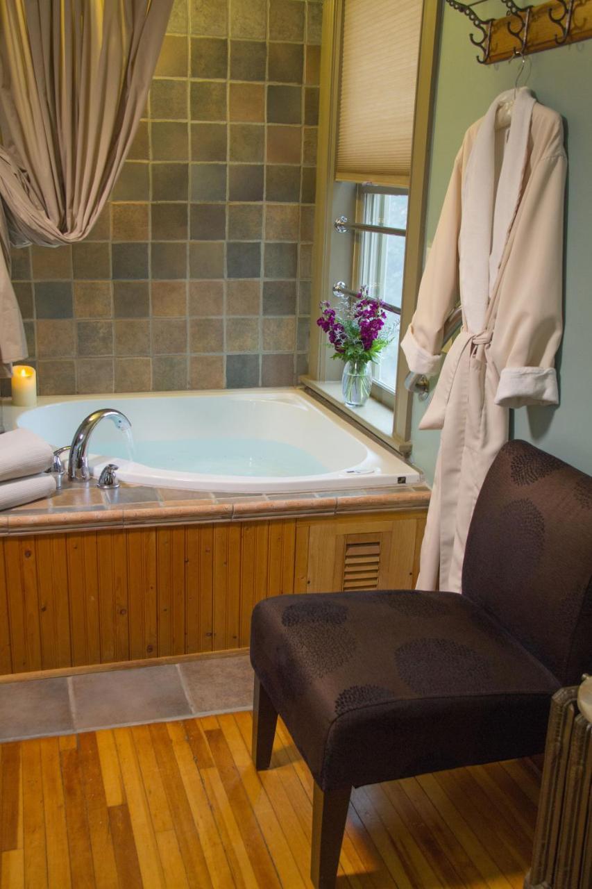 Pinehurst Inn Bed & Breakfast Bayfield Exteriör bild