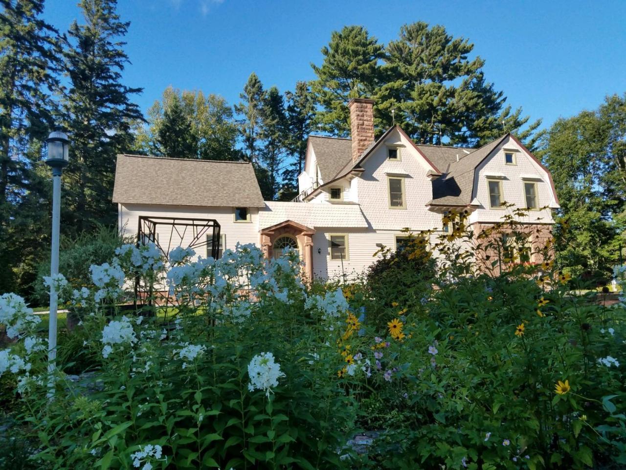 Pinehurst Inn Bed & Breakfast Bayfield Exteriör bild